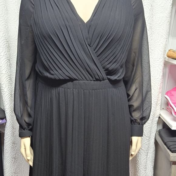 Banana Republic Dresses & Skirts - Banana Republic Gray Long Sleeve Wrap Dress